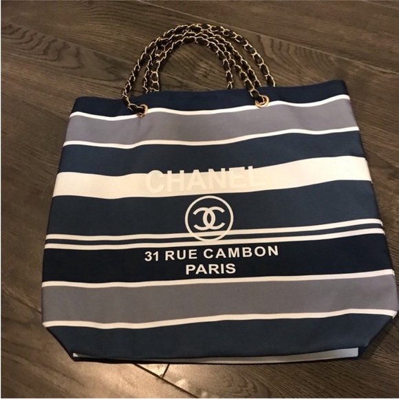 Chanel gift tote - Picture 5 of 10